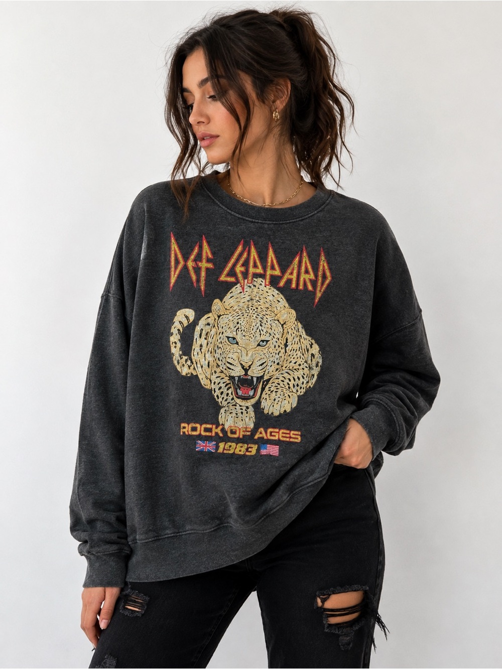 Def Leppard Unisex L Charcoal Rock of Ages 1983 Leopard Graphic Sweatshirt